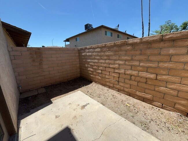 Building Photo - 2 Bedroom, 1 1/2 bathrooms property + Community with pool awaits!.