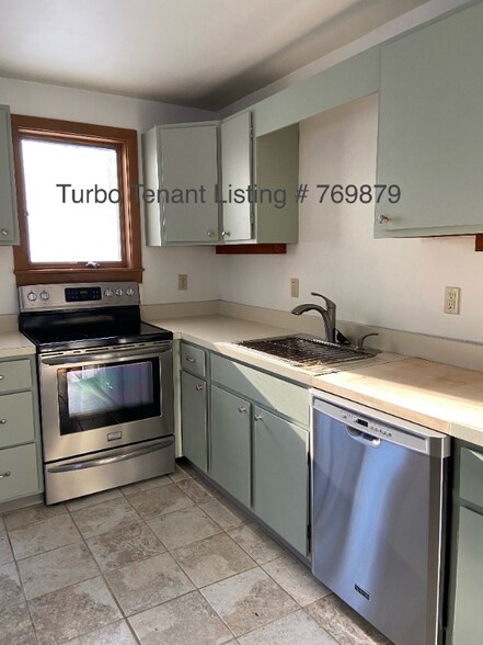 Building Photo - 22 Lakeview Terrace