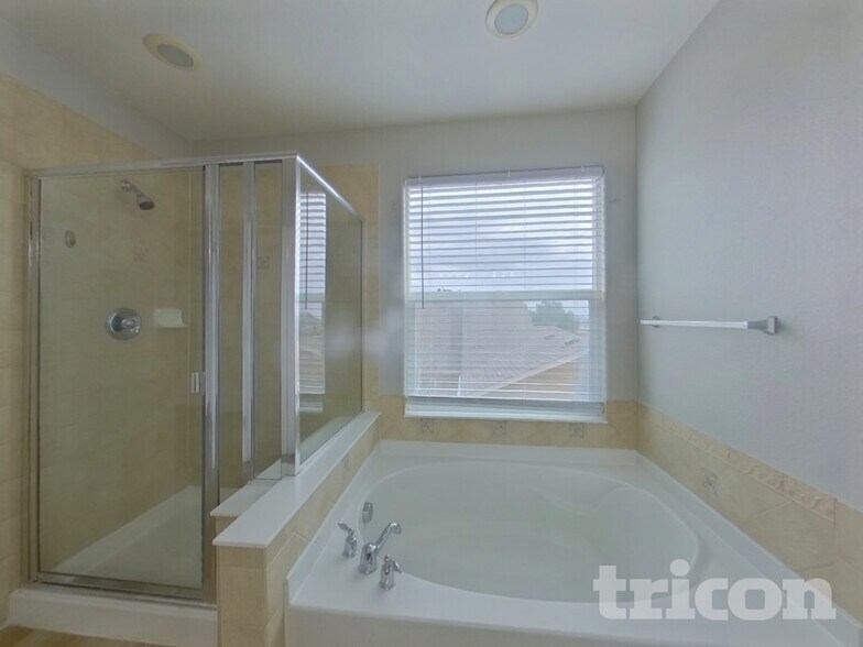 Building Photo - 12274 Pine Valley Cir