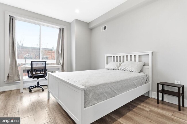 Building Photo - 1640 Edgley St