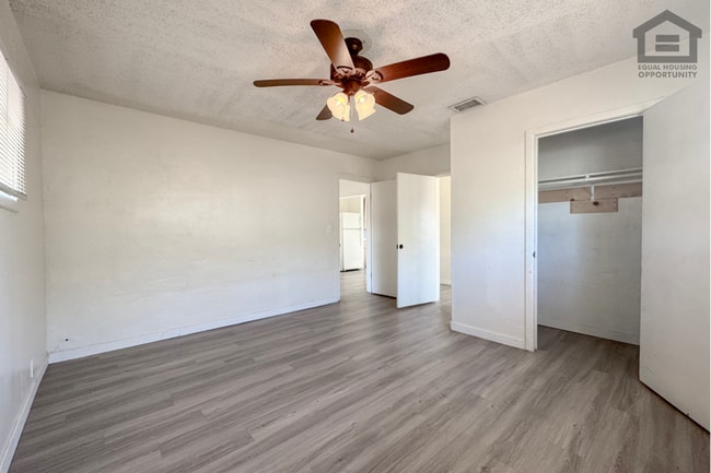 Building Photo - 2Bed/1Bath Apartment at Camelback Rd/Central Ave! Ready for Immediate Move-In! – NO HOA!