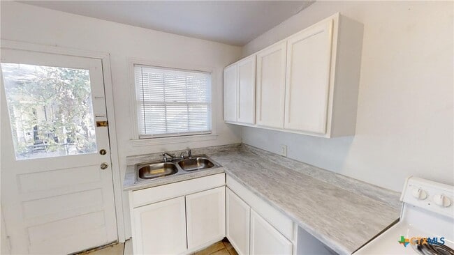 Building Photo - 1903 Duncan Ave