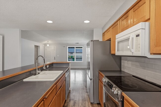 Building Photo - Beautiful 3 Bedroom, 2 Bath Home with Open Concept & Spacious Backyard