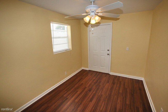 Building Photo - 2 br, 1 bath House - 114 S C Street