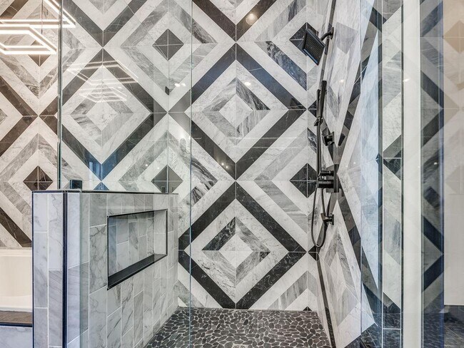 Building Photo - 109 NE 3rd St