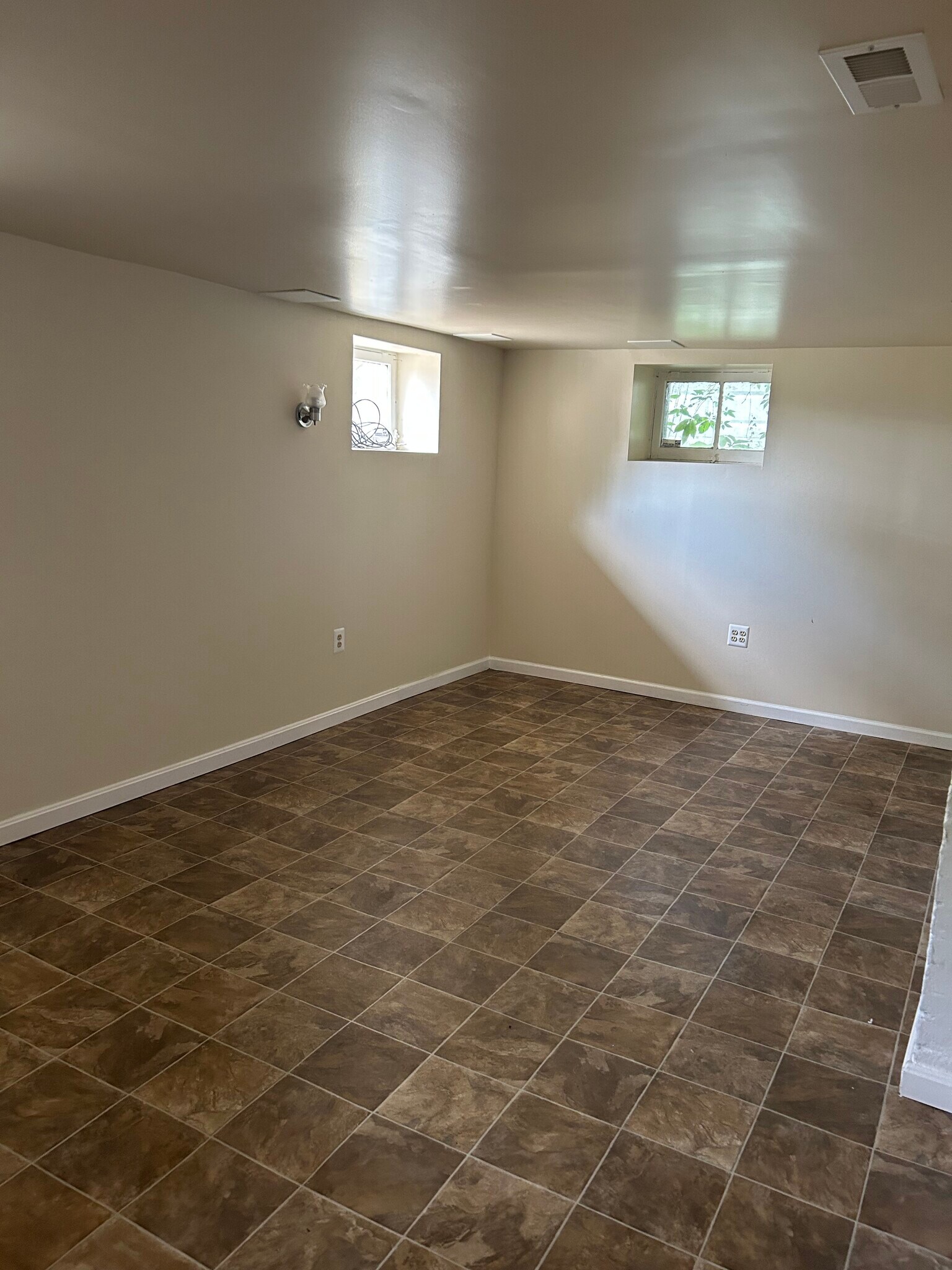 Building Photo - 508 Cording Ave
