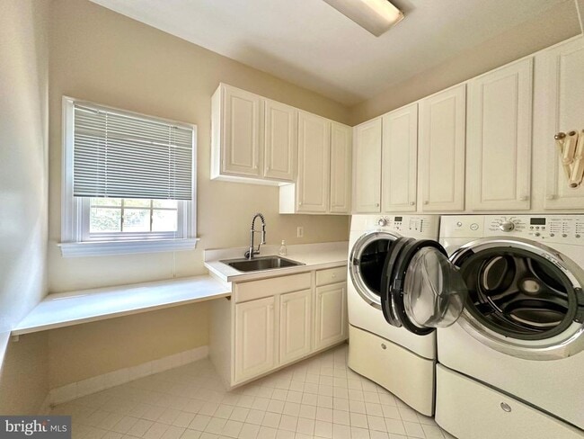 Building Photo - 1460 Carrington Ridge Ln