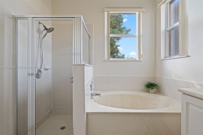 Building Photo - 1924 SE 17th Ct