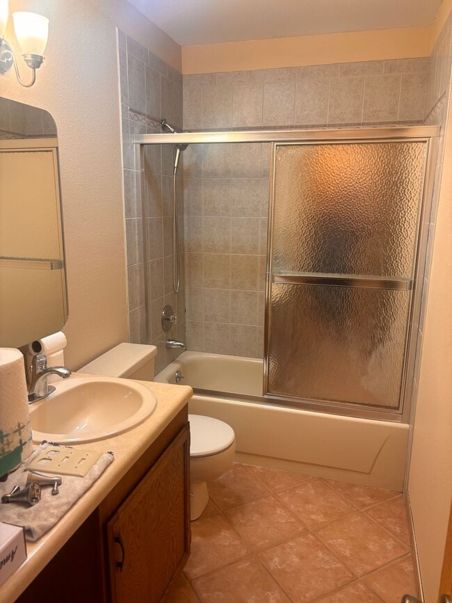 Building Photo - Updated 3 Bed / 2 Bath Turnagain Townhome!