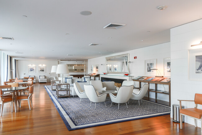 Building Photo - 2627 S Bayshore Dr