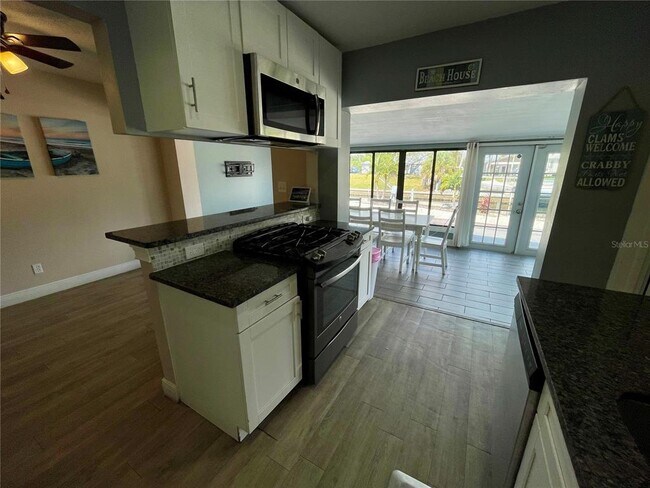 Building Photo - 309 Bryn Mawr Island