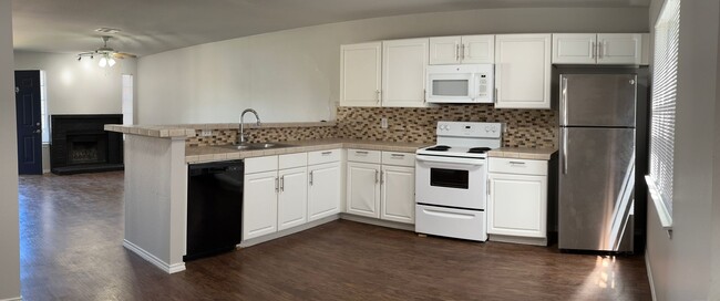 Building Photo - Eastside Townwhome - River Crossing - Down...