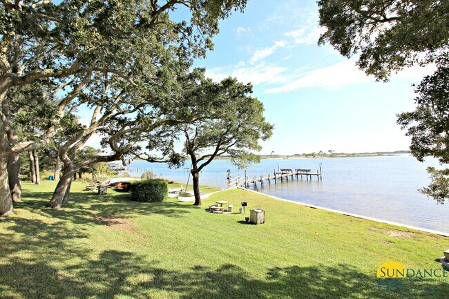 Building Photo - Charming 2 Bedroom Ground Unit at The Cedars