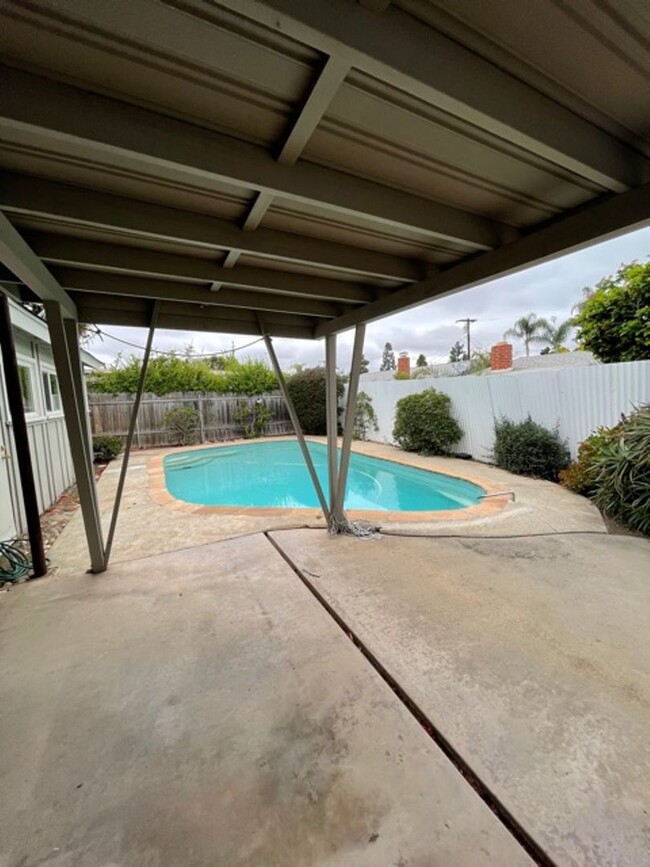 Building Photo - 3/2 With Pool in Clairemont Neighborhood