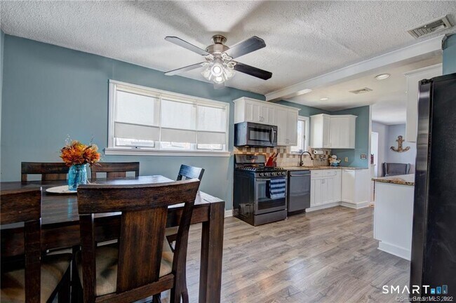 Building Photo - 96 Cornflower Dr