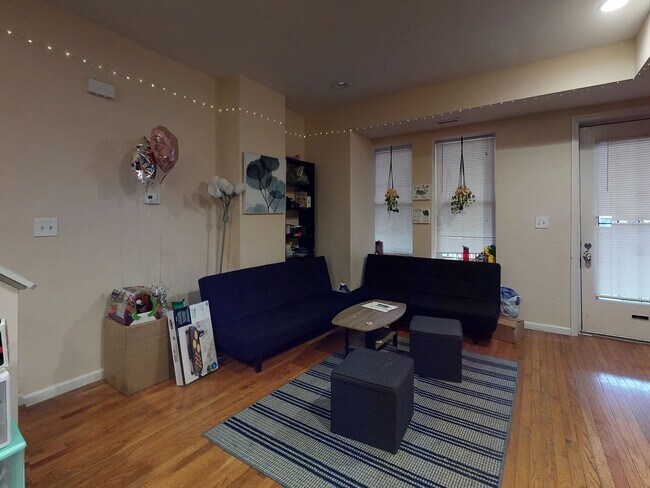 Building Photo - 623 S 42nd St