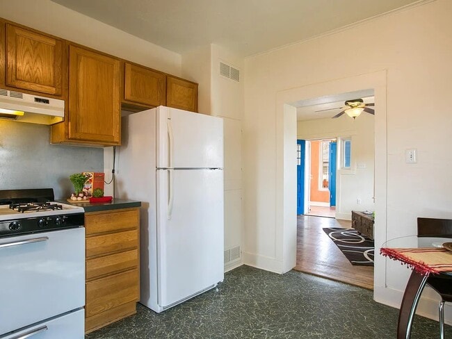 Building Photo - 1405 8th St NW