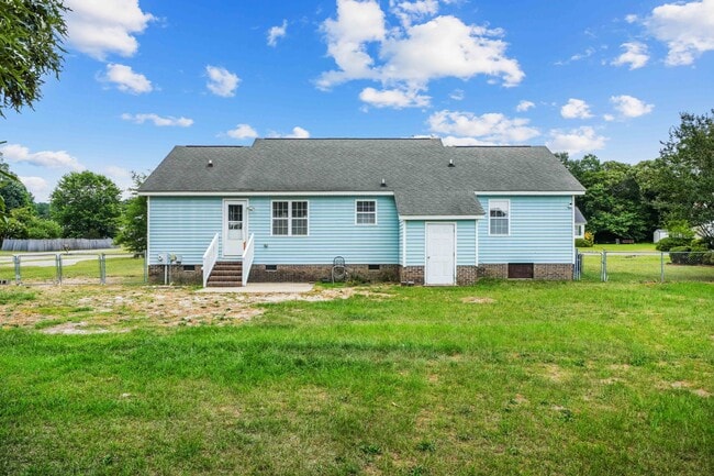 Building Photo - 105 Twin Creeks Dr