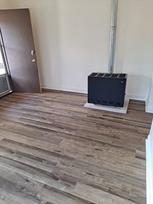 Building Photo - 813 N Connelly St