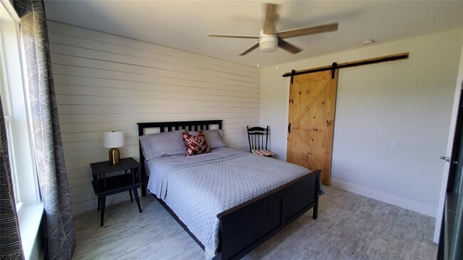 Building Photo - 10201 Sandy Beach Rd