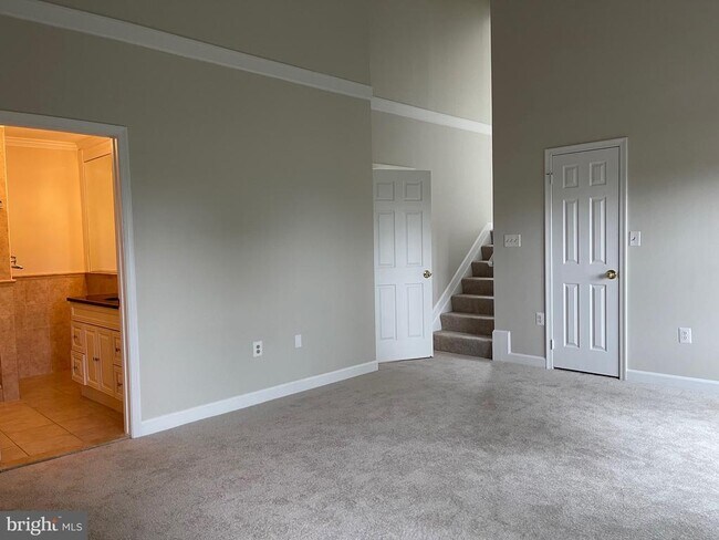 Building Photo - 9715 Whitley Park Pl