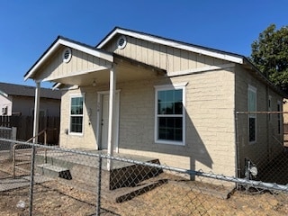 Building Photo - 354 S Yosemite Ave