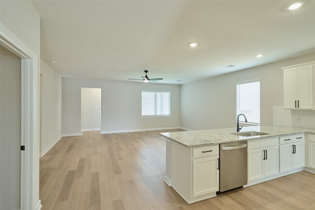 Building Photo - 21554 Bluebonnet Bay Dr