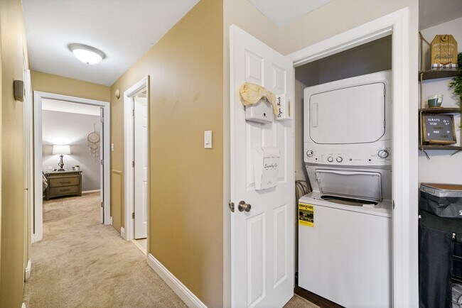 Building Photo - 1419 Valley Dr