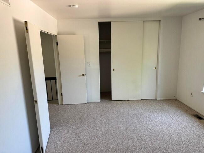 Building Photo - 3200 Bolgos Cir
