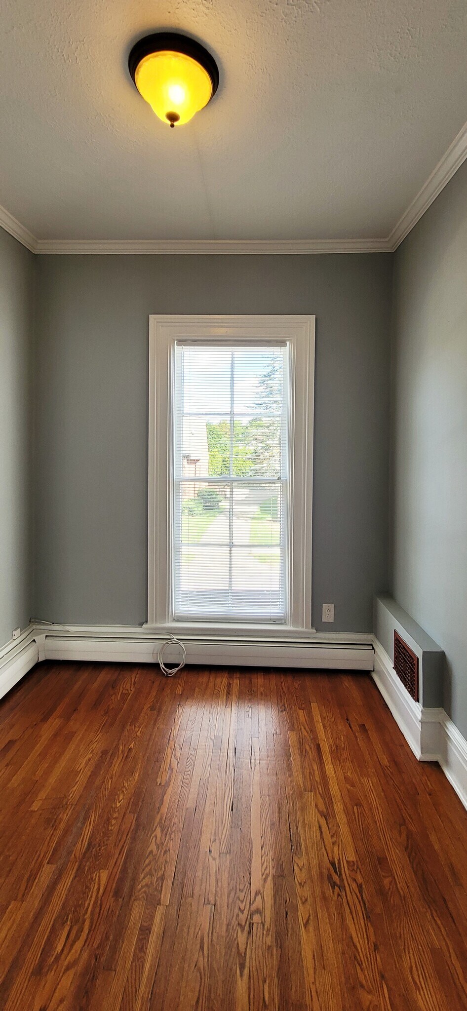 Bonus Room - 463 W Church St