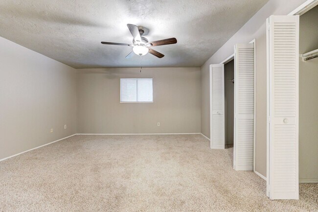 Building Photo - Cute Townhouse in the Heart of Norman, just minutes from OU!