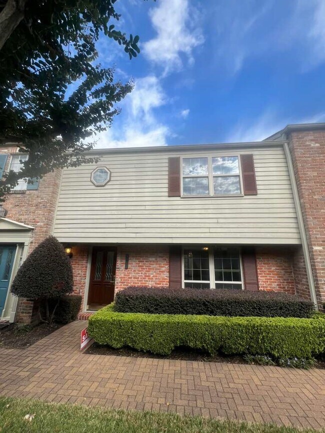 Building Photo - 5817 Valley Forge Dr