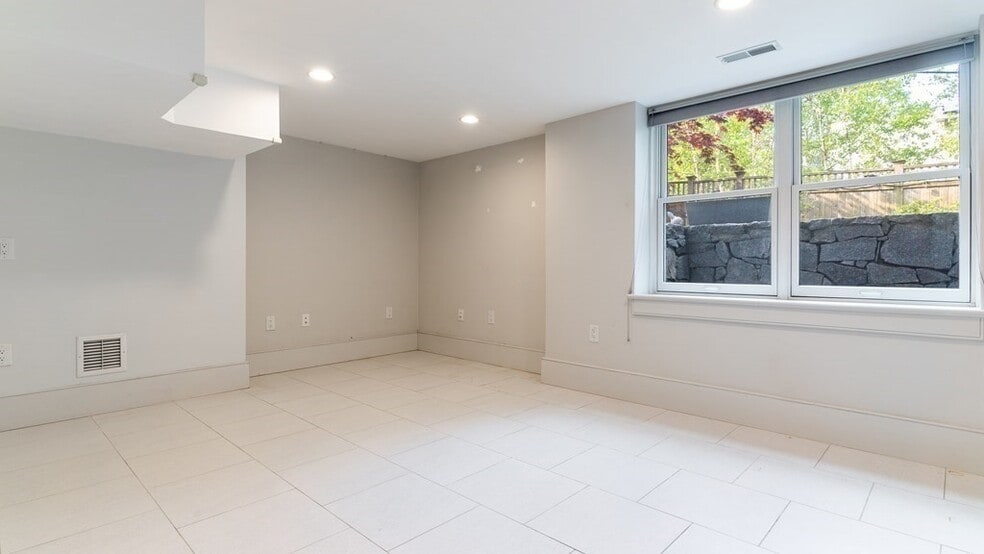 Building Photo - 48 Concord Ave