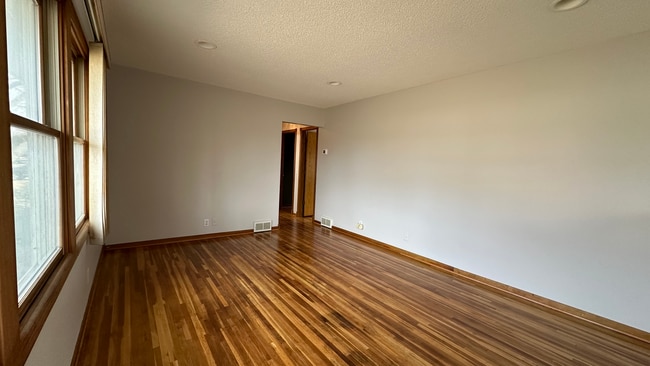 Building Photo - Bloomington-Tezera