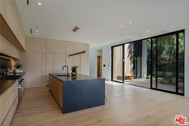 Building Photo - 4939 Petit Ave