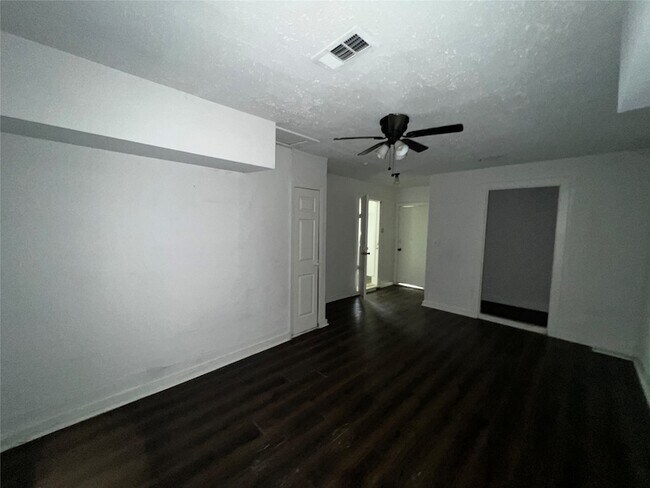 Building Photo - 9306 St Lo Rd