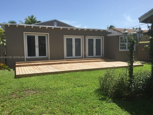 Building Photo - 1831 SW 17th Terrace