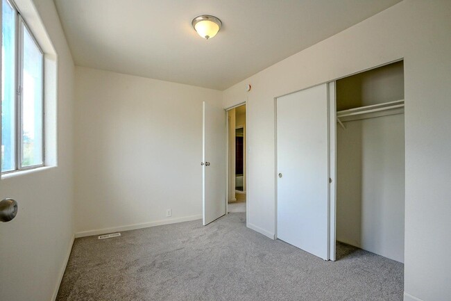Building Photo - 2765 Applewood Dr