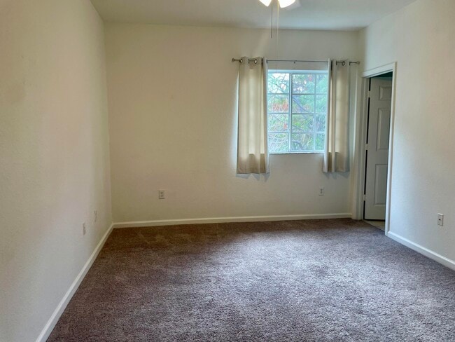 Building Photo - 4988 SE Mariner Garden Cir