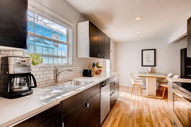 Building Photo - 1312 Cometa St