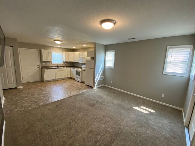 Primary Photo - Fox Run Townhomes 1