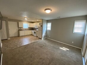 Building Photo - Fox Run Townhomes 1