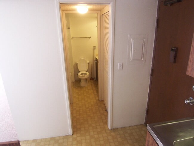 Building Photo - Kapiolani Terrace remodeled Studio.