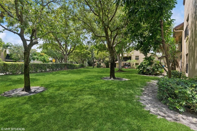 Building Photo - 3901 Cocoplum Cir