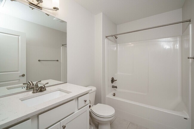 Building Photo - Desirable Salmon Creek Home Located in Lux...