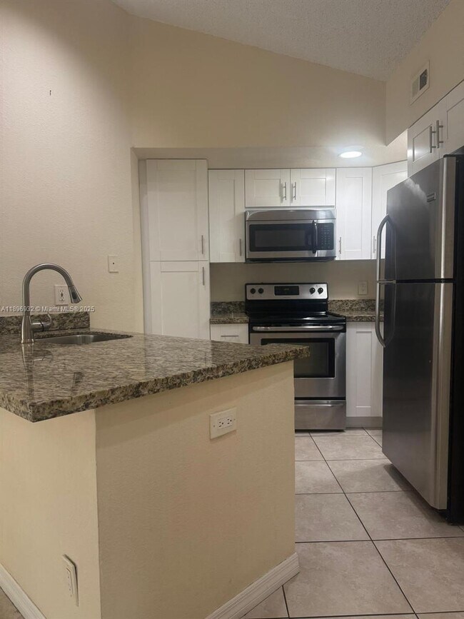 Building Photo - 12730 Vista Isles Dr