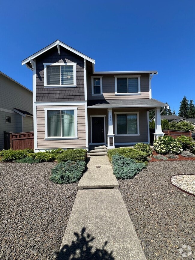 Building Photo - LIKE NEW Truly a MUST SEE! Move-in Ready