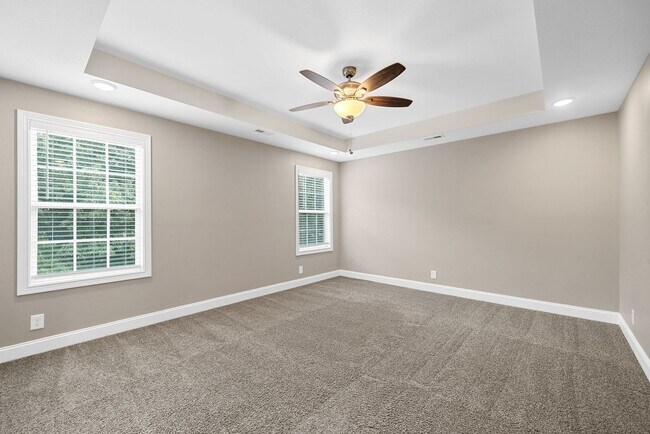 Building Photo - Pet Friendly Five Bedroom!