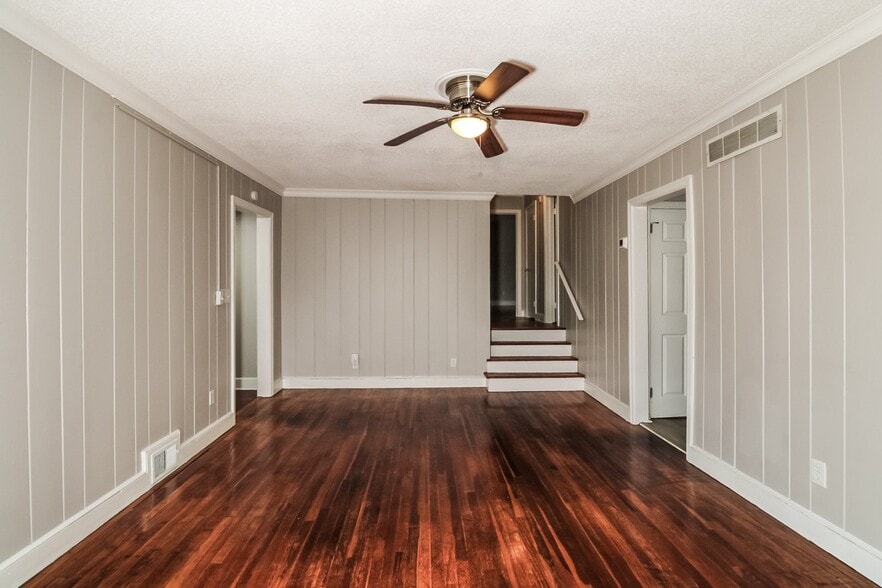 Building Photo - 2736 N Beltline Blvd