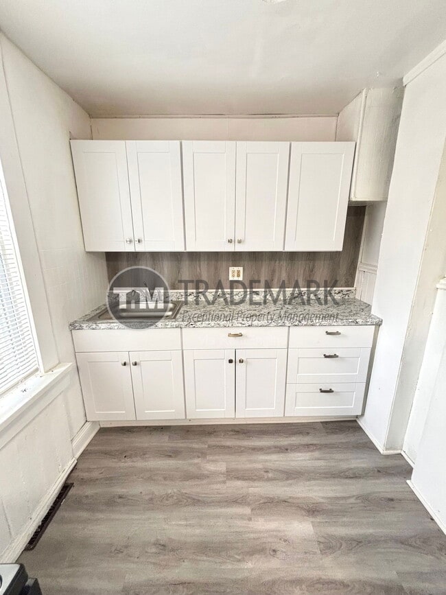 Building Photo - 513 Green St